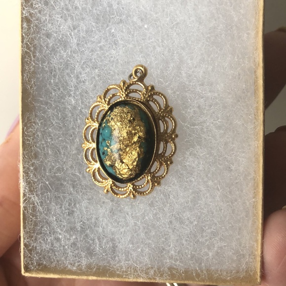 Beautiful Vintage Gold Pendant - Picture 5 of 6